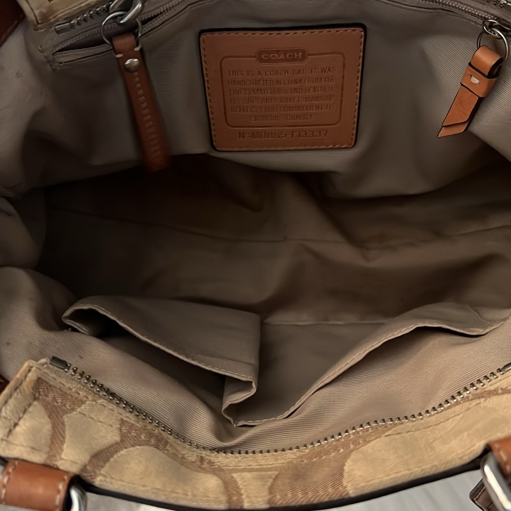 Coach hand bag - Picture 3 of 6
